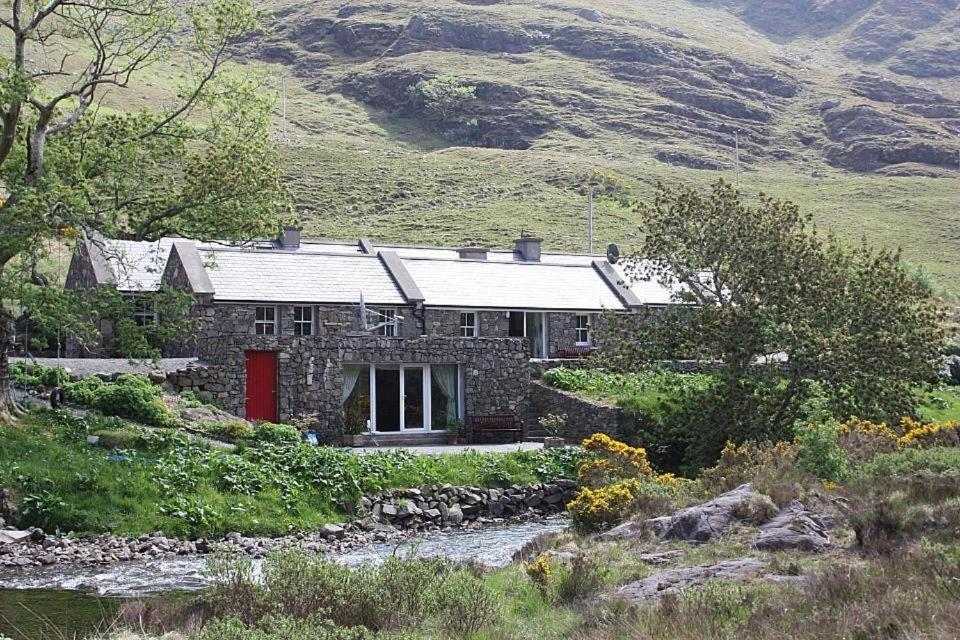 Delphi Lodge Cottages Leenaun Eksteriør bilde